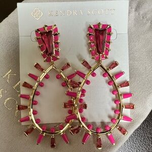 Kendra Scott Kelsey Gold Statement Earrings in Pink Mix (brand new, never worn)